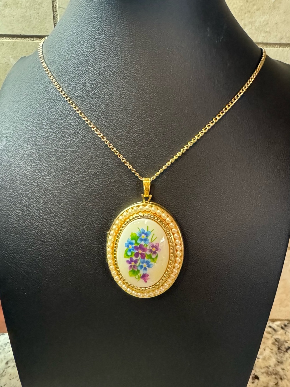 Vintage Avon Floral Locket Necklace